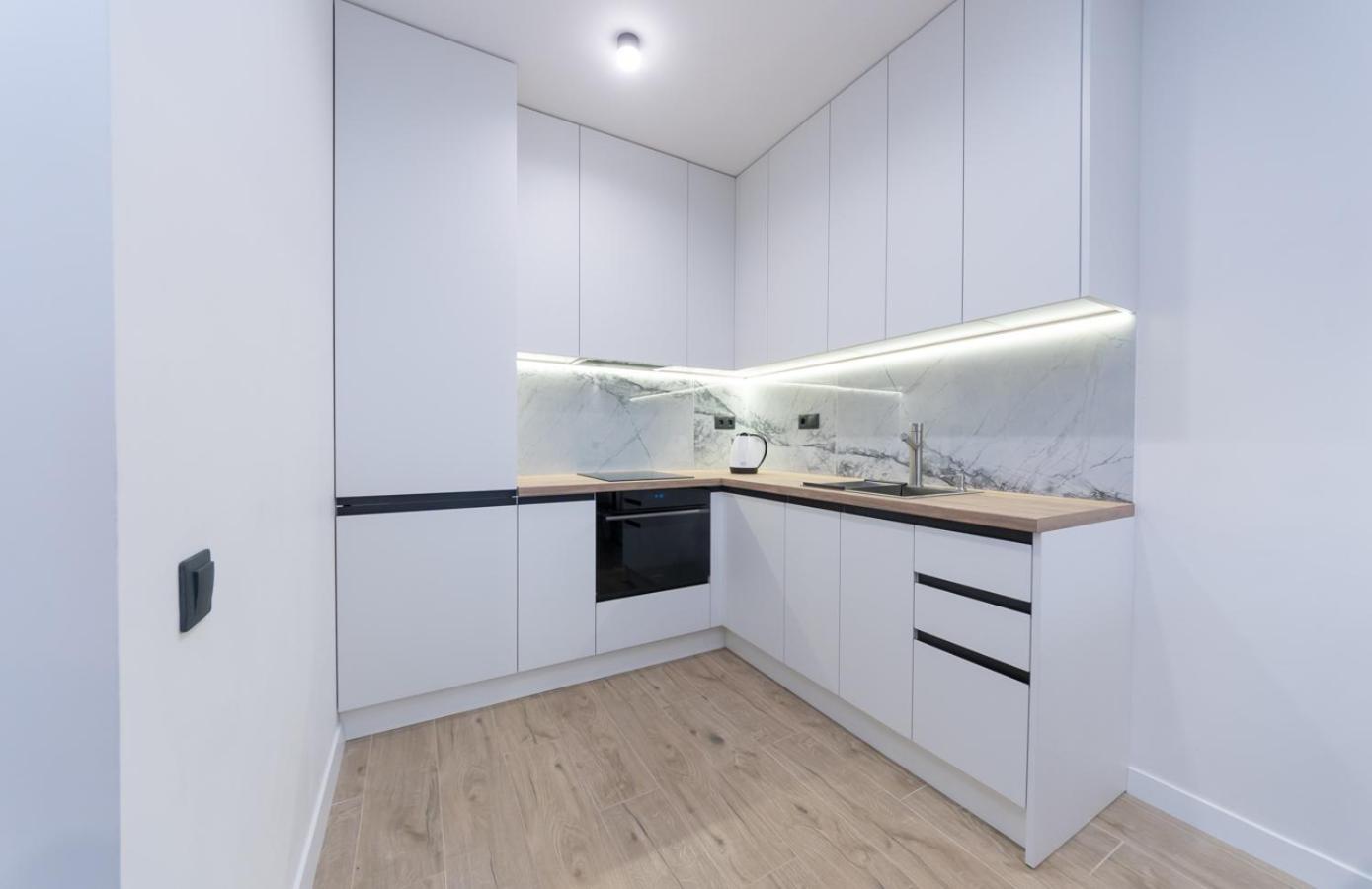 Luxury Apartment Near Metro Station Osokorky キエフ エクステリア 写真