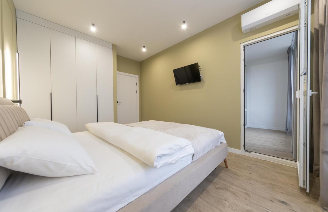 Luxury Apartment Near Metro Station Osokorky キエフ エクステリア 写真